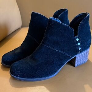 Koolaburra by Ugg Black Suede Ankle Booties